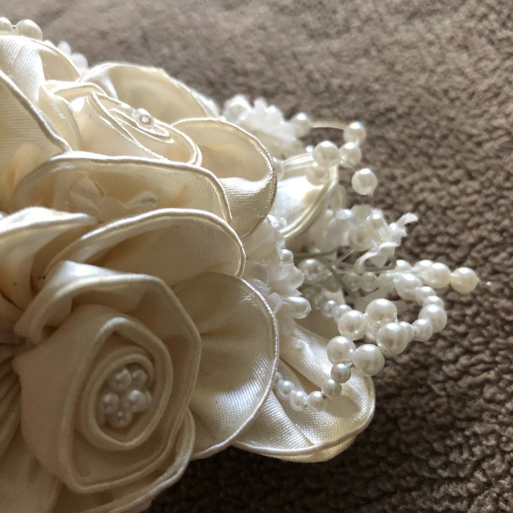 Bridal Hair Comb. Ivory - Picture 4 of 5